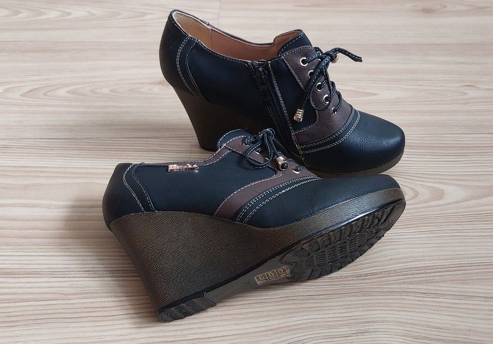 Buty damskie na koturnie rozmiar 38