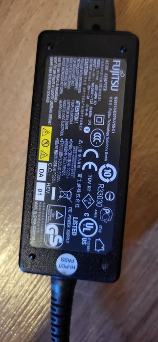 Fujitsu 20v 2a блок питания