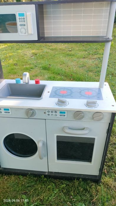 Kuchnia, stolik i krzesełka do ogródka