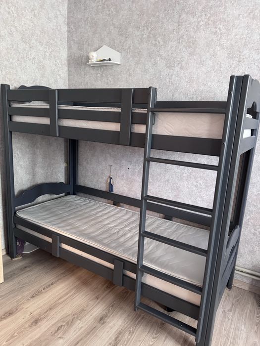 Двухярусне ліжко з ясеня