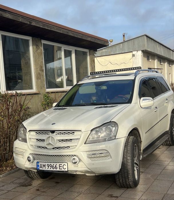 Aвтомобіль Mersedes GL  450 2010 рік 7 місць