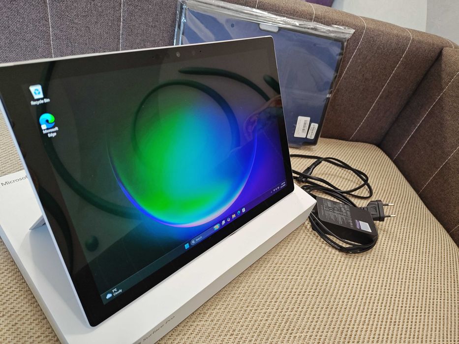 Microsoft Surface Pro 7 Intel Core i5 8/128GB + чехол