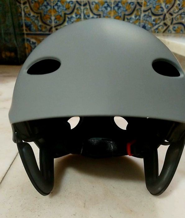 Capacete com 2 suportes GoPro para camera de acção