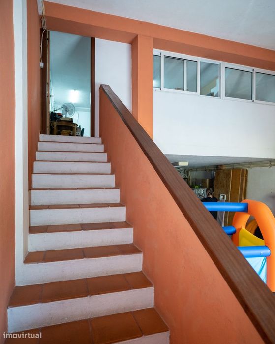 Moradia Bifamiliar Duplex com Garagem, e Quintal Privado em  Foz Côa