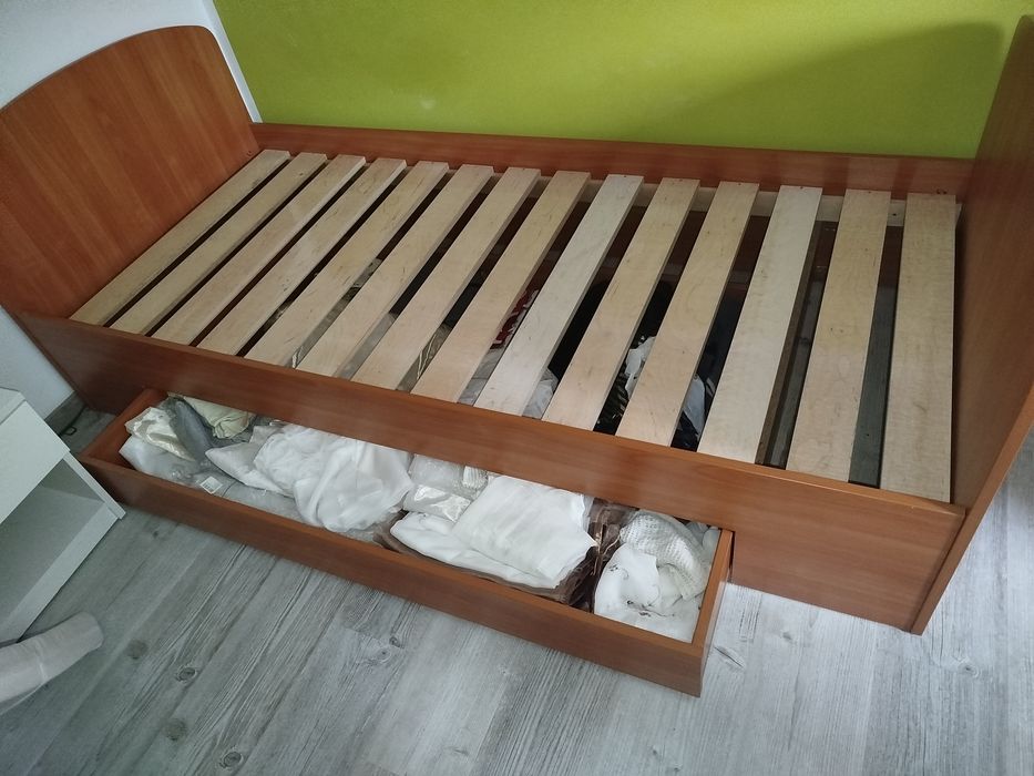 Łóżko jednoosobowe