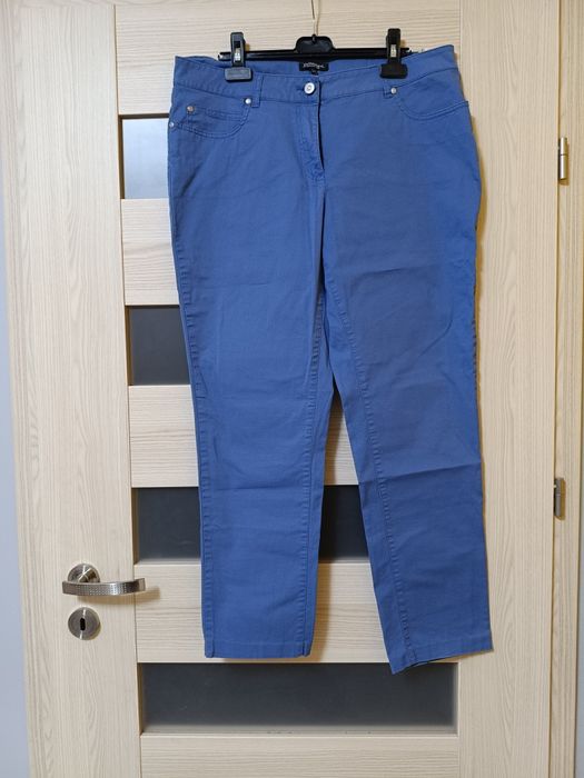 Spodnie damskie w rozmiarze 44