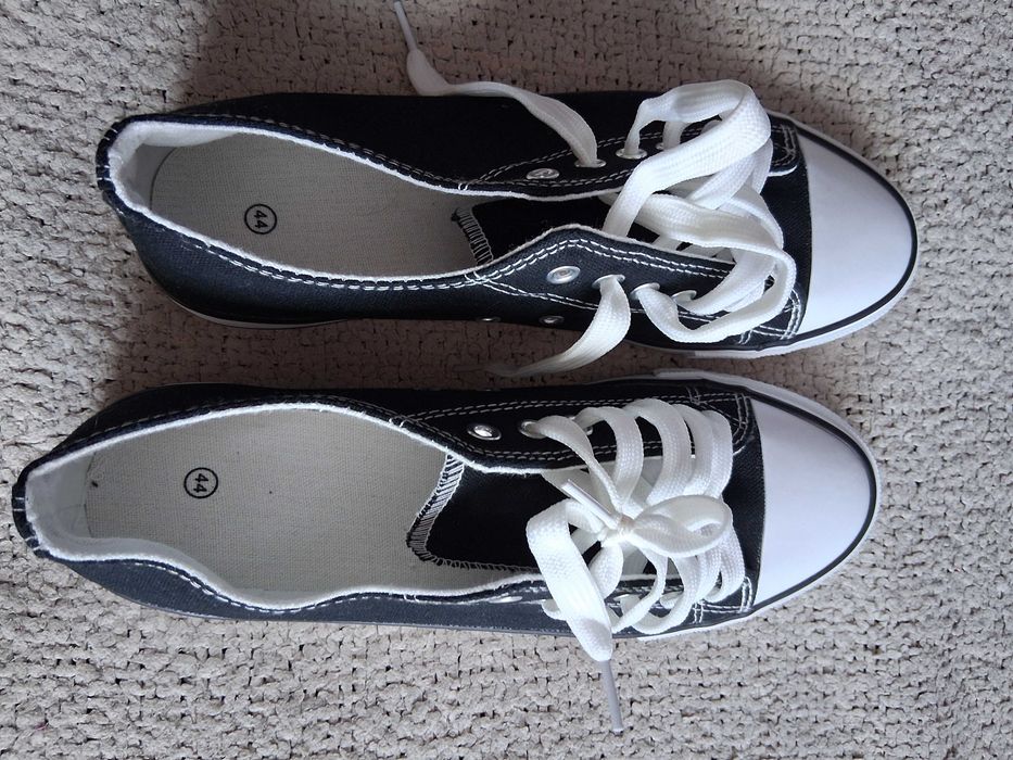 Nowe tenisówki męskie 44