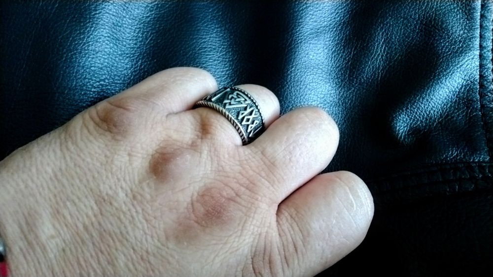 Stalowy sygnet pierścień runiczny znak węzeł wojownika wikinga Valknut