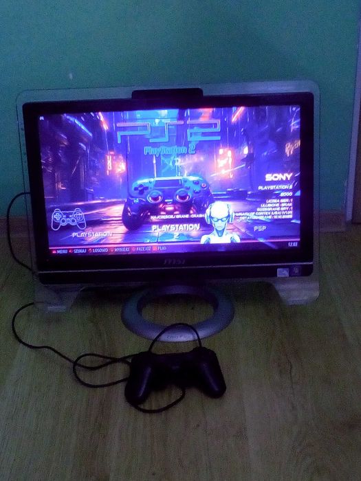 Konsola 22 cale z ok.10 tys. gier + pad + kable