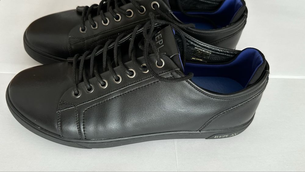 Взуття 43 розмір