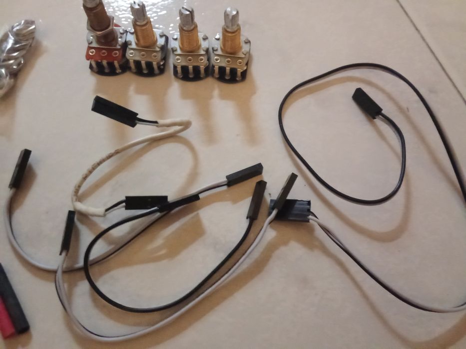 EMG - componentes solderless (pots, cabos, Jack stereo)