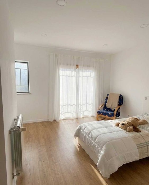Moradia Isolada T4 com Vista Mar, Piscina e 2.000m² de Terreno