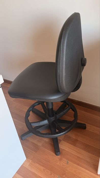 Cadeira giratorio fom rodas