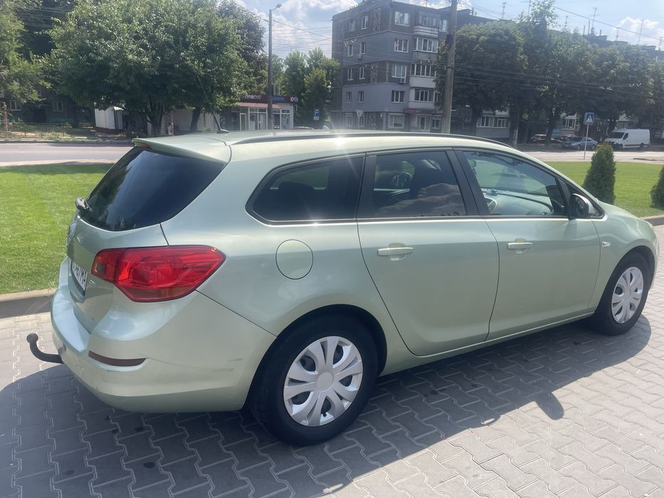 Opel Astra J 2011