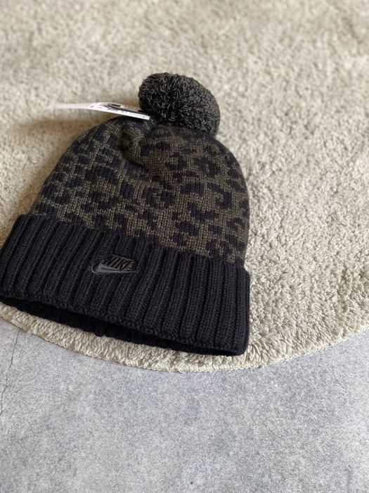 Nike оригинал новая женская шапка тёплая: 750 грн. - Шапки Белая ...