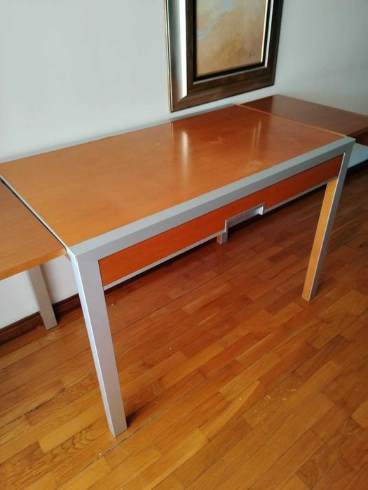 Mesa de cozinha bonita