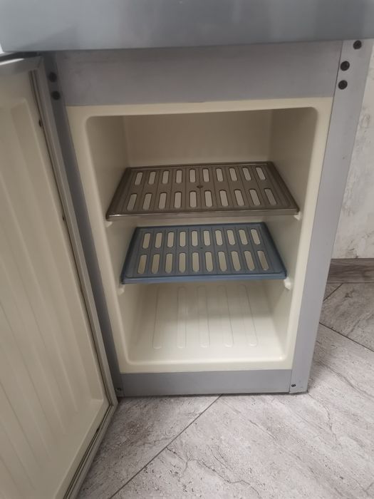 Кулер для воды напольный гарячая и холодная