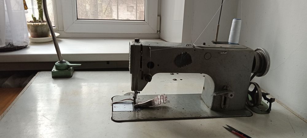 Промислова швейна машинка 1022кл.