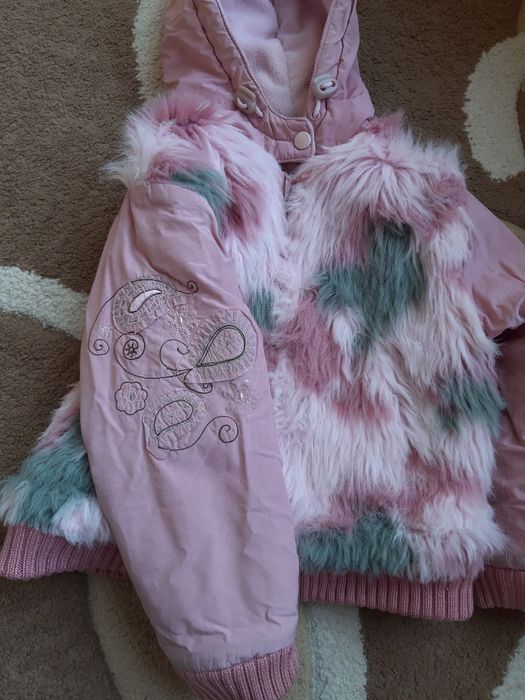 Продам курточку на флисе, на девочку рост 116 см