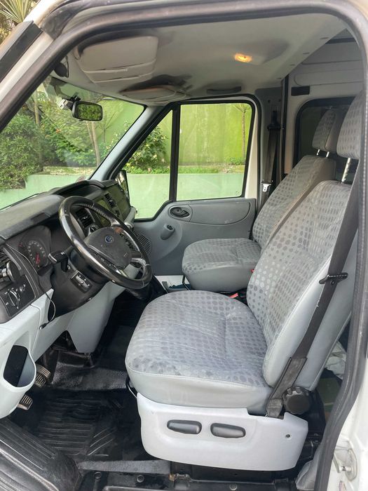 Ford Transit 2013 – 132.000 km – Bom Estado –  Nova Inspeção – Perfeito para Camper