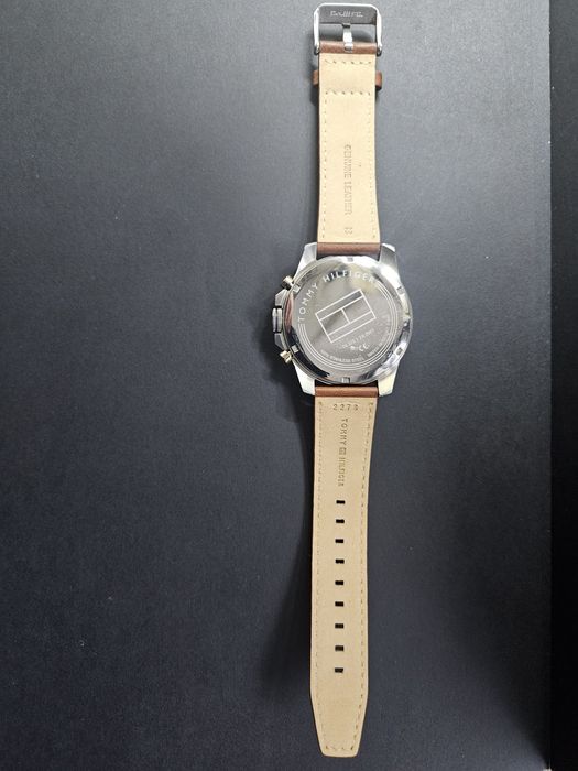 Zegarek Tommy Hilfiger elegancki, skórzany pasek. Tanio! Okazja !