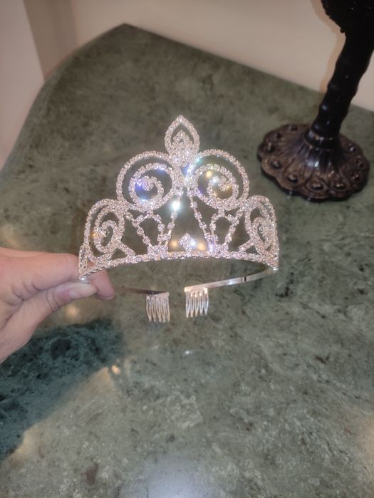 Coroa Tiara Noiva Prateada Brilhantes
