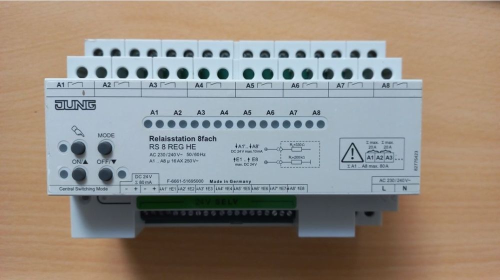 Релейна станція JUNG RS 8 REG HE (RS8REGHE) 8 каналів 24V / 230V