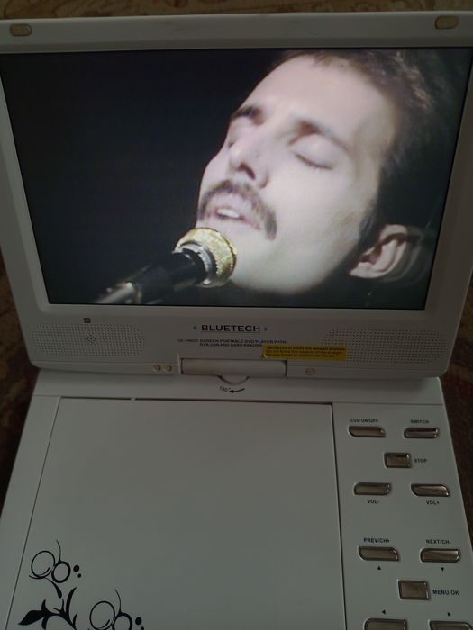 sprzedam telewizorek 10 cali z odtwarzaczem DVD BLUTECH