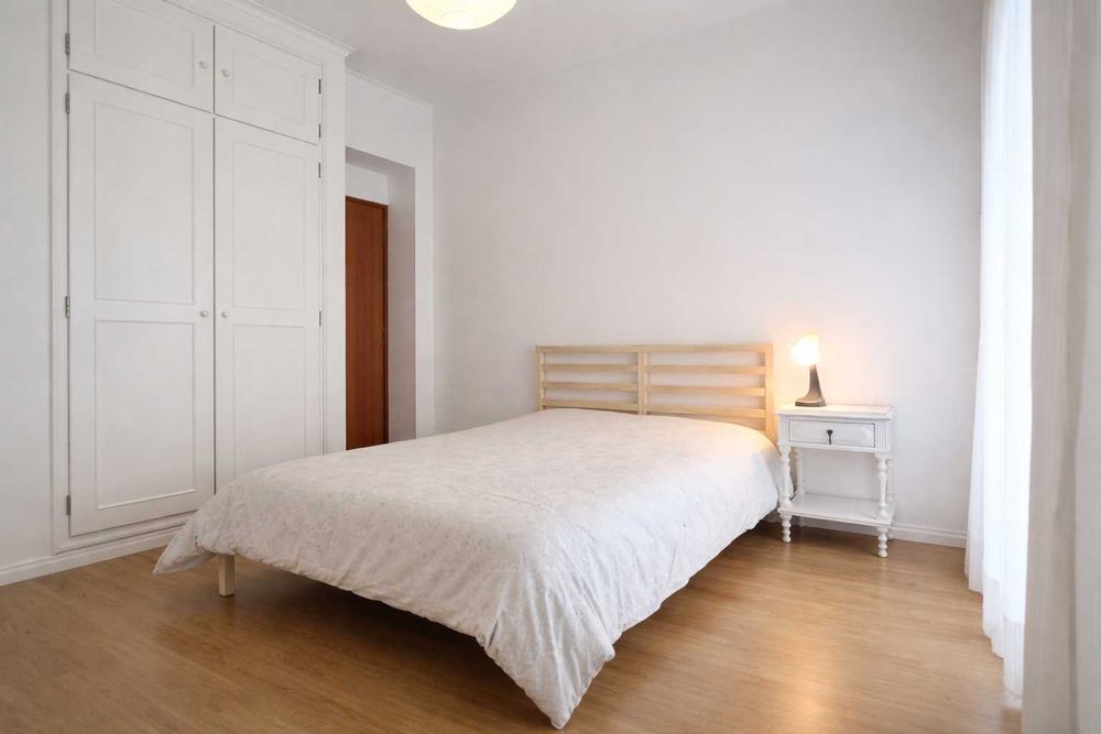 Quartos em Apartamento T3 Renovado: Vista e Localização Privilegiada