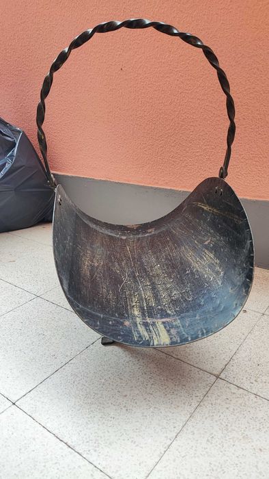 Suporte para lenha ou para revistas