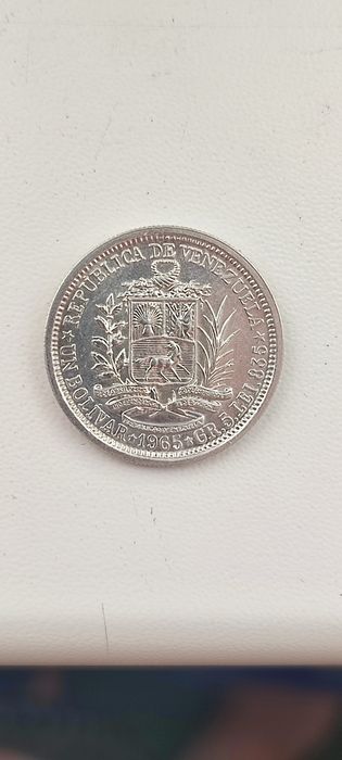 Срібна монета 1 болівар