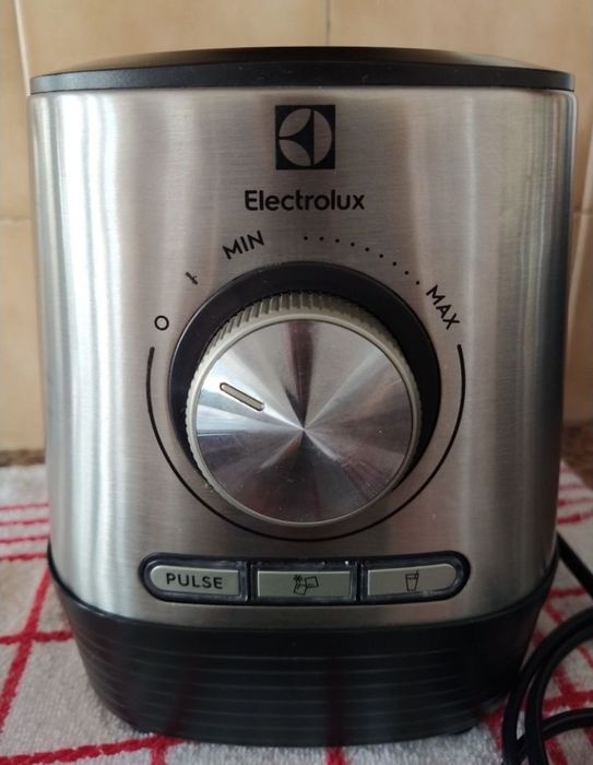 Liquidificadora Electrolux para peças  casa quarto apartamento.