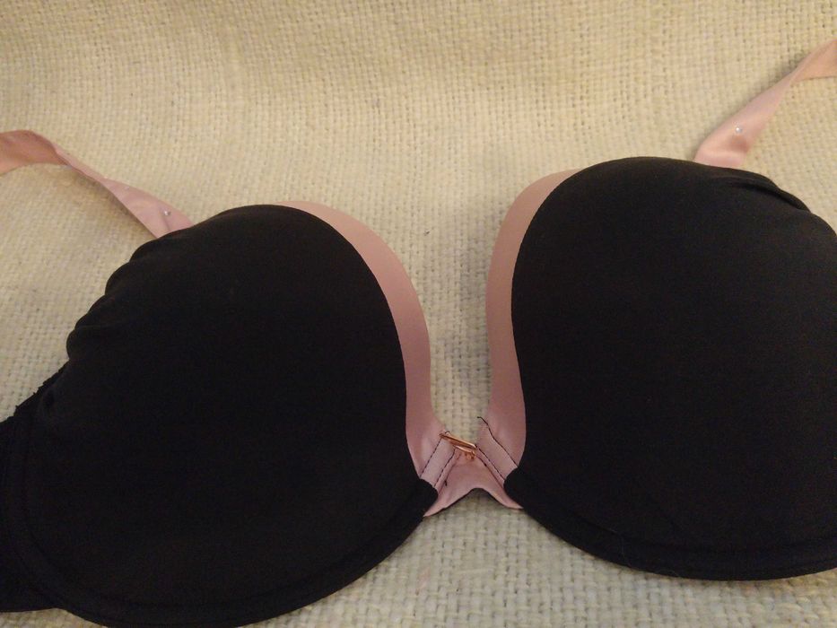 Biustonosz w kolorze czarnym