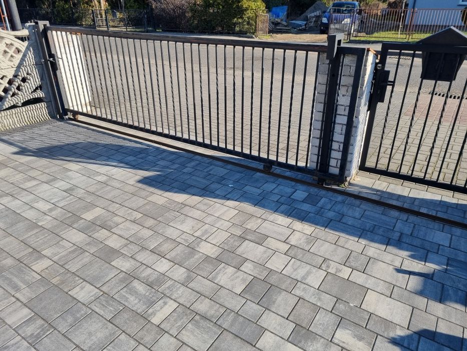 Brama przesuwna plus dwie  furtki