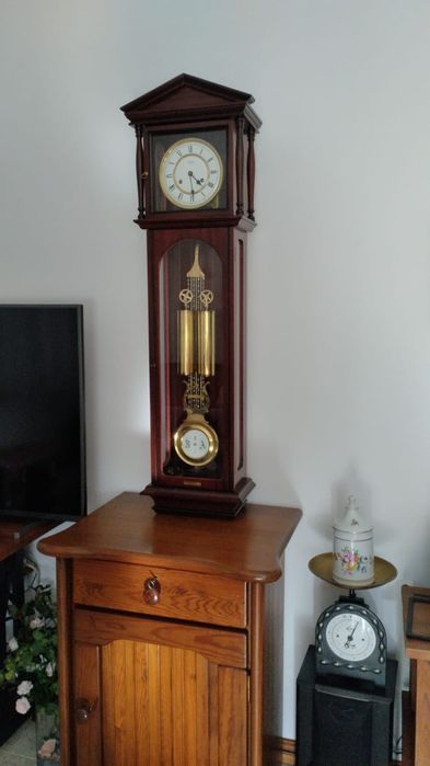 Vendo relogio de Sala estado impecável  muito estimado a foncionar.