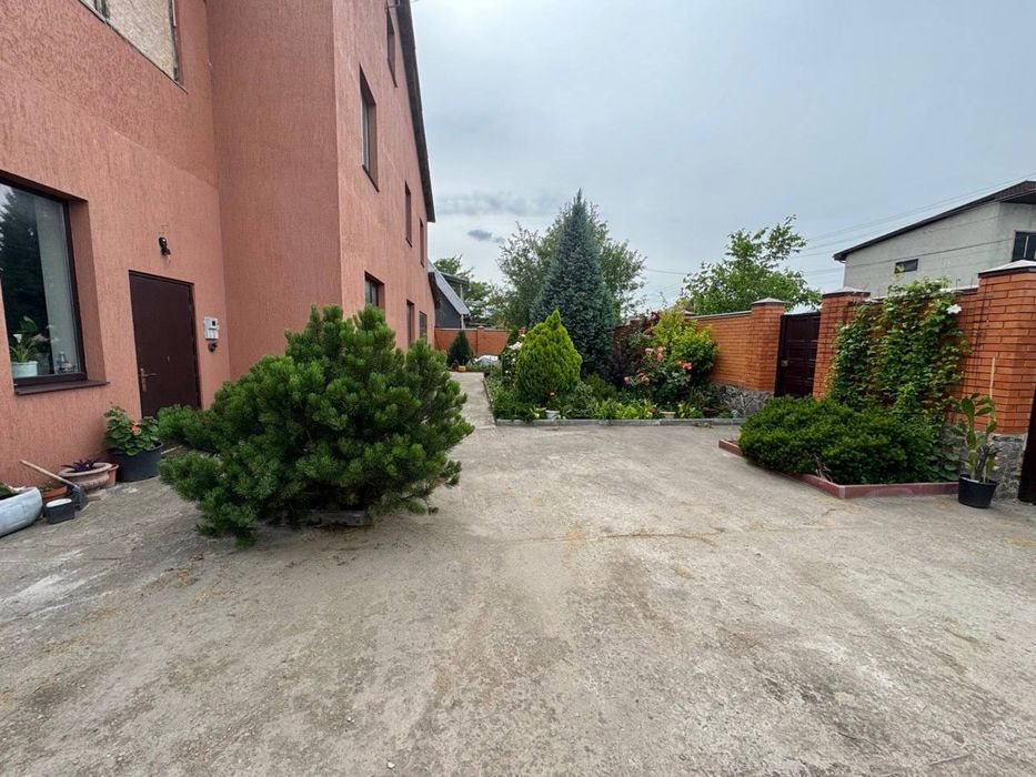 Терміновий продаж гарного  сучасного будинку