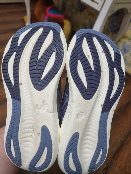 Оригінал 100% чоловічі кросівки Asics Nimbus 27  EURO 44.5