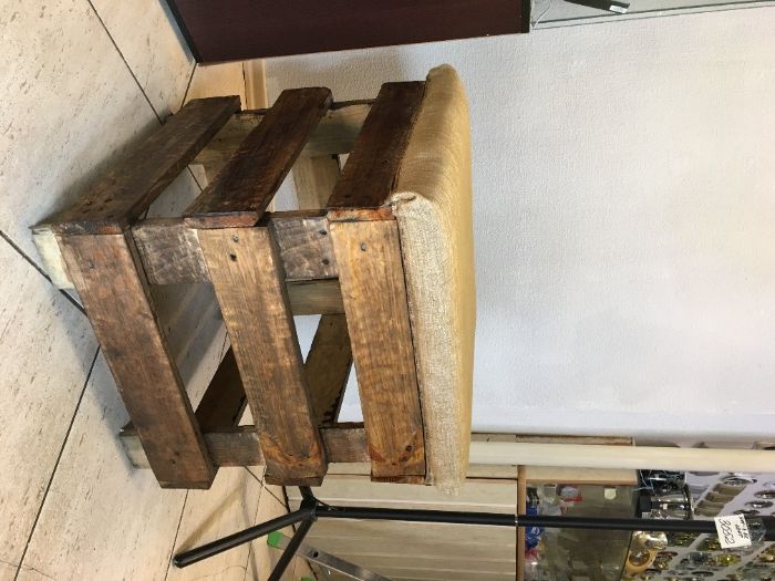 Продам пуфы из дерева для кафе, дома, дачи. / табурет, стул