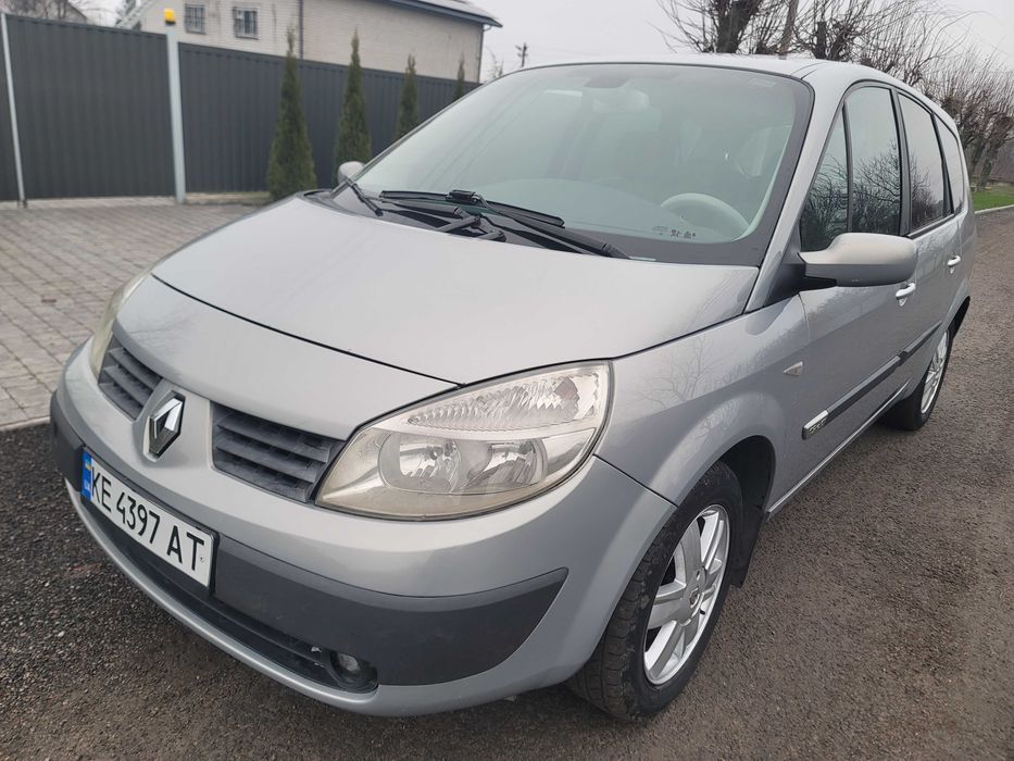 Renault Scenic 2005 г. | 1.9 dCi | 7 мест |