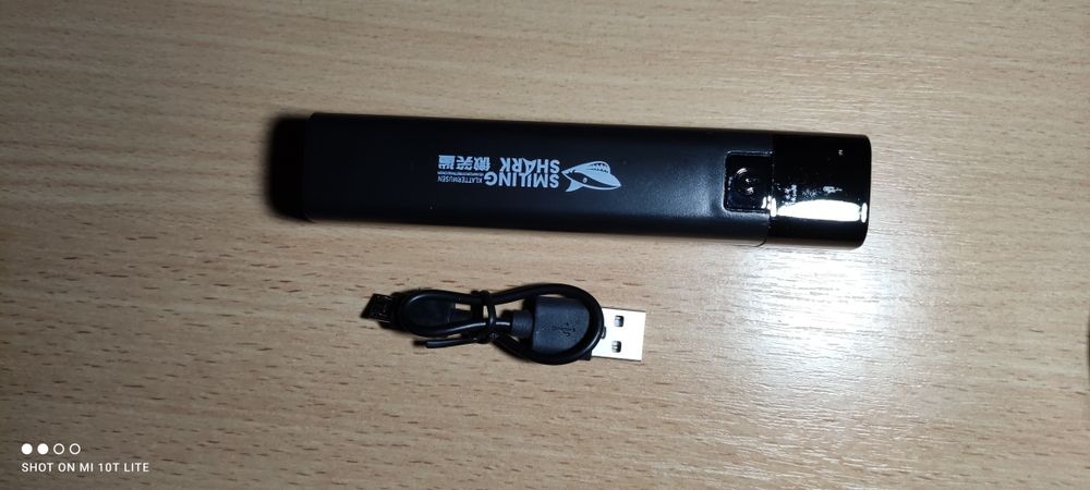 Ліхтарик з функцією павербанку