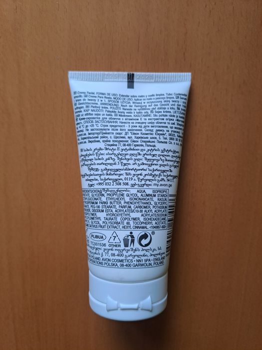 Matujące serum i krem do twarzy 2 w 1 Avon