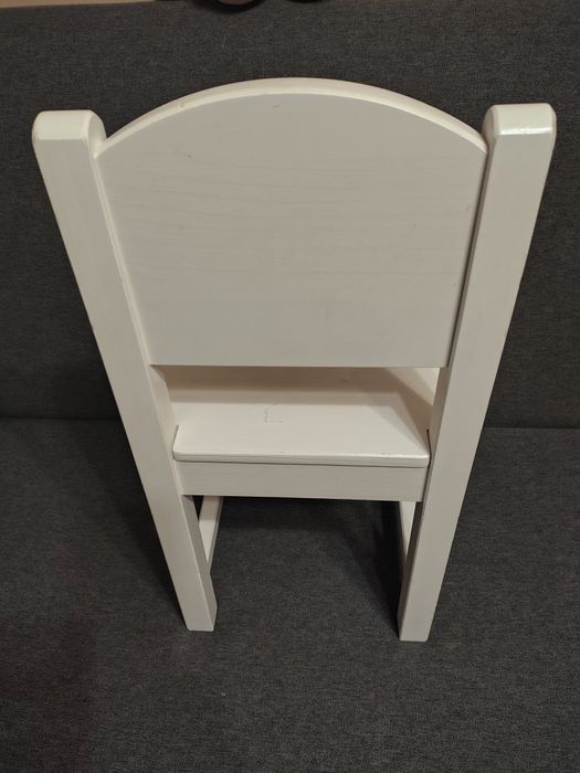 Drewniane krzesełko dla dziecka