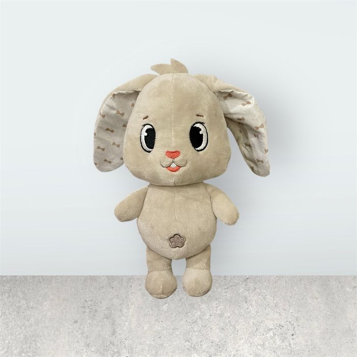 Śliczny króliczek z szeleszczącymi uszami, zabawkaa sensoryczna