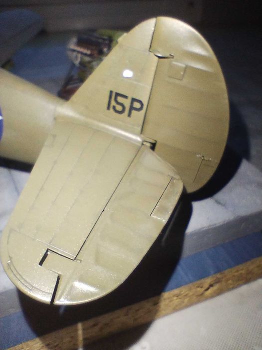 makieta lotniska z samolotem P-40B