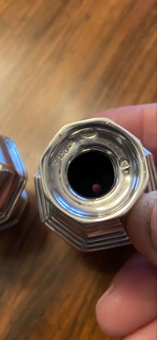 Saleiro e pimenteiro individuais em prata da Topázio