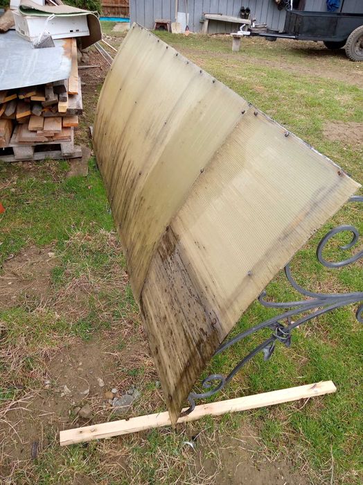 Навіс, козирок в нормальному стані