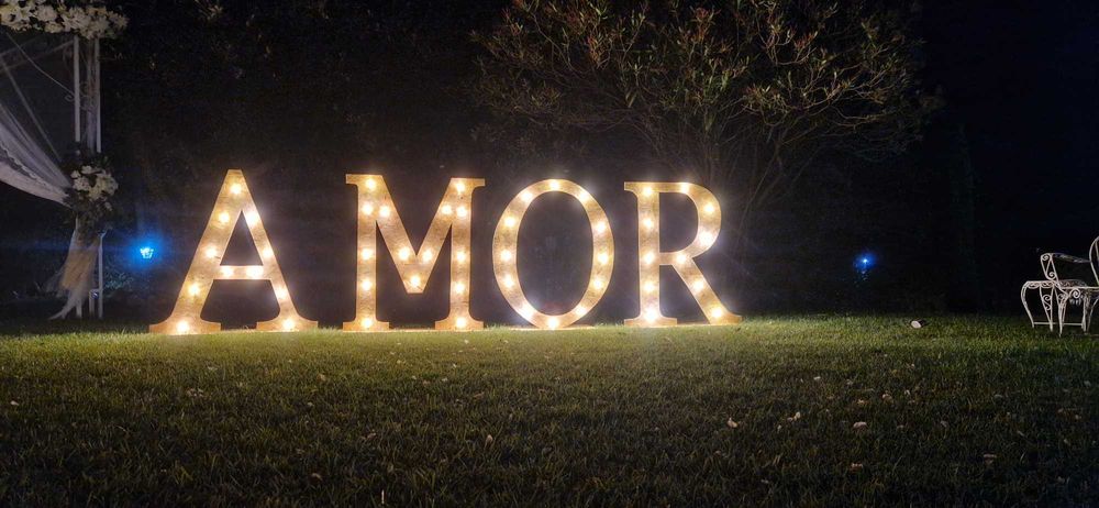 Letras e números iluminados