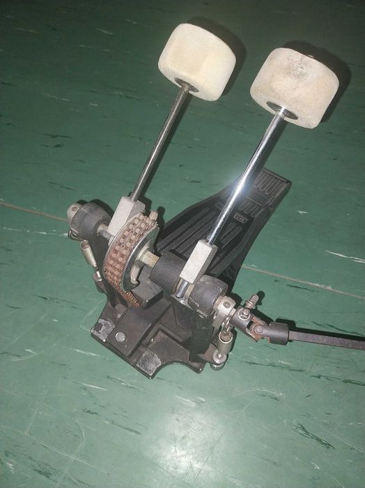 Pedal duplo de bombo