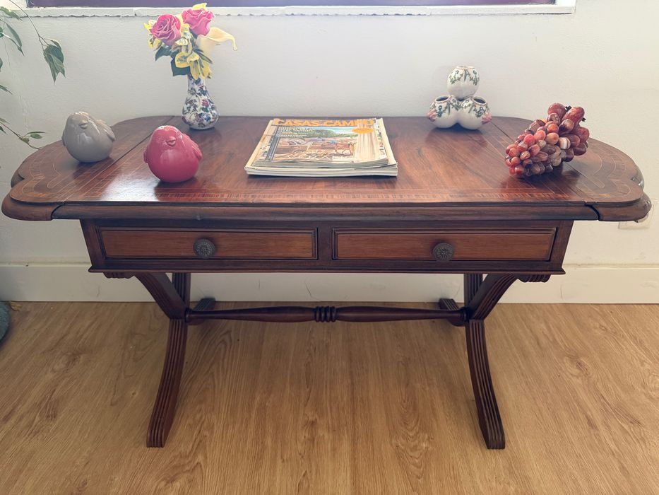 Mesa de centro com abas