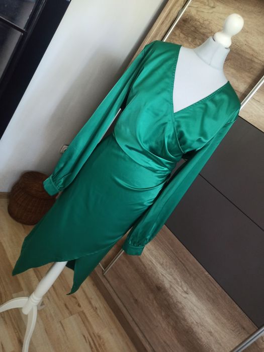 Satynowa sukienka kopertowa r. 46